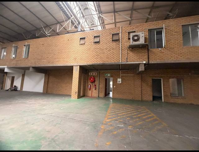 1,412M² WAREHOUSE TO LET IN MEADOWDALE